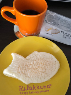 「ローソン Uchi Cafe’ もっちりとした白いたい焼き カスタード」のクチコミ画像 by パン大好きさん