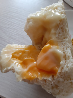 「ローソン とろ～り白いチーズパン」のクチコミ画像 by もこもこもっちさん