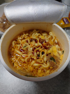 「明星食品 麺神カップ 濃香宮崎辛麺 カップ93g」のクチコミ画像 by しろねこエリーさん