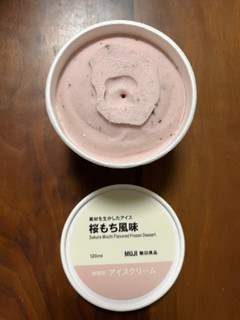 「無印良品 素材を生かしたアイス 桜もち風味 カップ120ml」のクチコミ画像 by ピンクのぷーさんさん