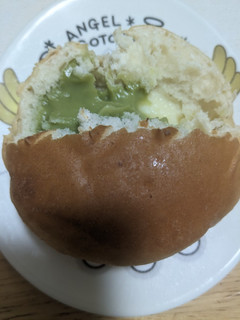 「YKベーキング しあわせ届ける 抹茶ミルクくりぃむパン 1個」のクチコミ画像 by ゅぃぽんさん