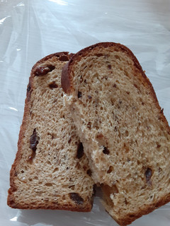 「ベースフード BASE BREAD ミニ食パン・レーズン 袋2枚」のクチコミ画像 by もこもこもっちさん