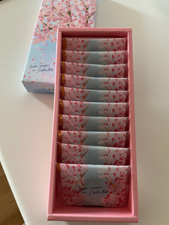「ヨックモック ドゥーブル ショコラ オゥ サクラ 箱9枚」のクチコミ画像 by chan-manaさん