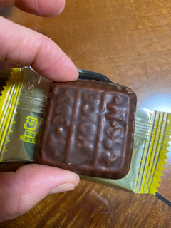 「森永製菓 チョコをまとった贅沢チョイス 箱101g」のクチコミ画像 by gologoloさん