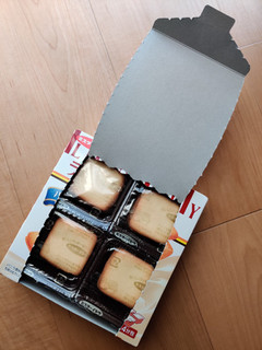 「ミスターイトウ ラングリー バニラクリーム 箱3枚×4」のクチコミ画像 by NeOさん