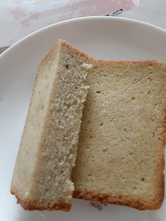 「ユーハイム 純正バターパウンドケーキ さくらケーキ 1個」のクチコミ画像 by もこもこもっちさん