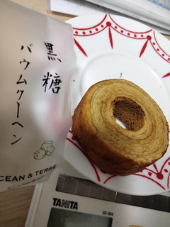 「オリジナルあい OCEAN＆TERRE バウムクーヘン 黒糖 黄粉」のクチコミ画像 by おうちーママさん