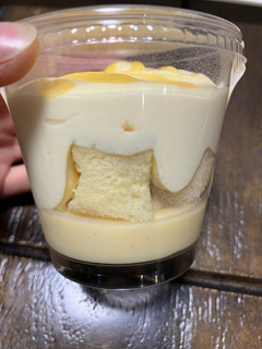 「ローソン Uchi Cafe’ × 八天堂 とろけるカスタードクリームケーキ」のクチコミ画像 by シアンさん