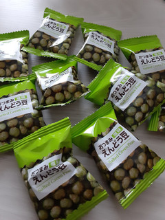「神戸物産 おつまみえんどう豆塩味 袋10個」のクチコミ画像 by もこもこもっちさん