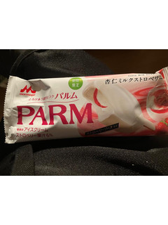 「森永 PARM 杏仁ミルクストロベリー 袋80ml」のクチコミ画像 by おれんじゃーさん