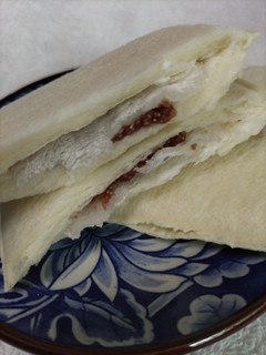 「ヤマザキ ランチパック けし餅風味と抹茶ホイップ 袋2個」のクチコミ画像 by くくみやさん