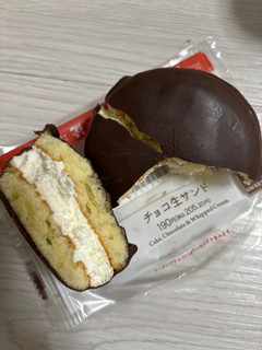 「セブン-イレブン チョコ生サンド ホイップクリーム」のクチコミ画像 by ぷらりねさん