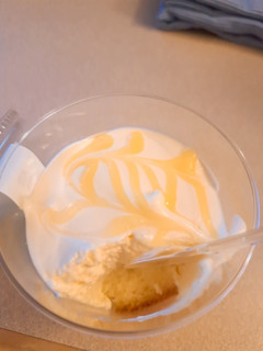 「ローソン Uchi Cafe’ × 八天堂 とろけるカスタードクリームケーキ」のクチコミ画像 by Franteさん