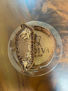「ローソン Uchi Cafe’ × GODIVA どらもっち ショコラ チョコレートチップ入り」のクチコミ画像 by ピンクのぷーさんさん