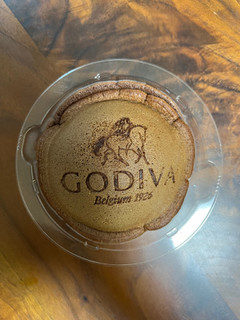 「ローソン Uchi Cafe’ × GODIVA どらもっち ショコラ チョコレートチップ入り」のクチコミ画像 by ピンクのぷーさんさん