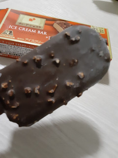 「森永製菓 カレ・ド・ショコラアイスクリームバー 箱85ml」のクチコミ画像 by もこもこもっちさん