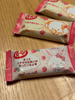 「ネスレ キットカット サンリオキャラクターズ いちごミルク味 袋10枚」のクチコミ画像 by 芋っさんさん