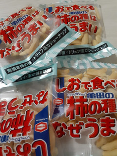 「亀田製菓 しおで食べる亀田の柿の種はなぜうまい 袋70g」のクチコミ画像 by もこもこもっちさん