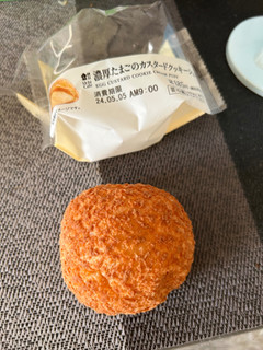 「ローソン Uchi Cafe’ 濃厚たまごのカスタードクッキーシュー」のクチコミ画像 by ぱりんこさん