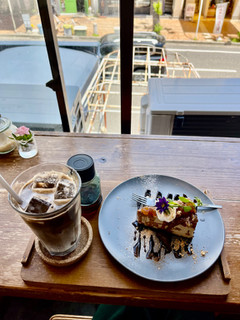 「niji cafe 黒糖わらびもちチーズケーキ」のクチコミ画像 by ピンクのぷーさんさん