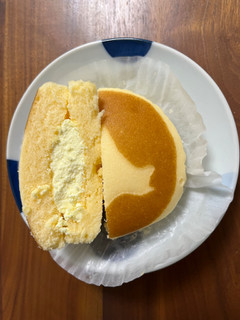 「ヤマザキ 北海道チーズ蒸しケーキサンド レモンチーズクリーム入り」のクチコミ画像 by ピンクのぷーさんさん