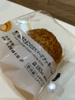 「ローソン Uchi Cafe’ 濃厚たまごのカスタードクッキーシュー」のクチコミ画像 by NAOYさん