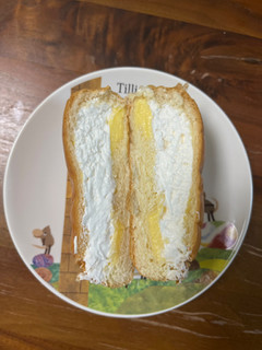 「Pasco たっぷりホイップクリームパン 期間限定パッケージ 袋1個」のクチコミ画像 by ピンクのぷーさんさん