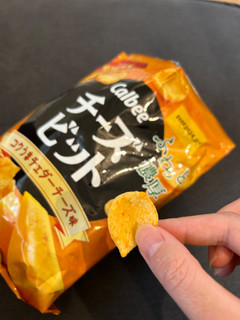 「カルビー チーズビット コクうまチェダーチーズ味 袋52g」のクチコミ画像 by NAOYさん