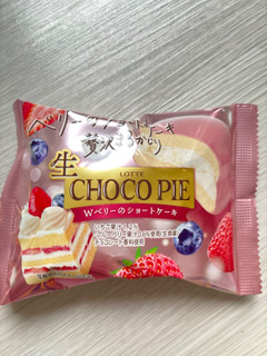 「ロッテ 生 チョコパイ Wベリーのショートケーキ 袋1個」のクチコミ画像 by ぷらりねさん