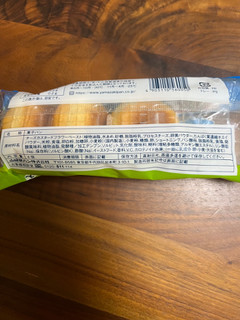 「ヤマザキ 薄皮 チーズカスタード クリームパン 袋4個」のクチコミ画像 by ピンクのぷーさんさん