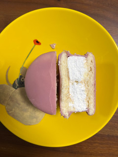 「ロッテ 生 チョコパイ Wベリーのショートケーキ 袋1個」のクチコミ画像 by ピンクのぷーさんさん