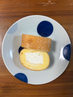 「セブン＆アイ セブンプレミアム ふわもちロールケーキ ミルク 袋6個」のクチコミ画像 by ピンクのぷーさんさん