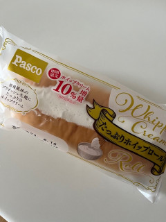 「Pasco たっぷりホイップロール ホイップクリーム10％増量 袋1個」のクチコミ画像 by chan-manaさん