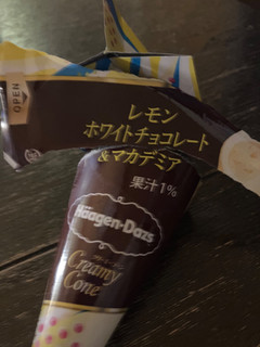 「ハーゲンダッツ クリーミーコーン レモンホワイトチョコレート＆マカデミア 89ml」のクチコミ画像 by あべこさん