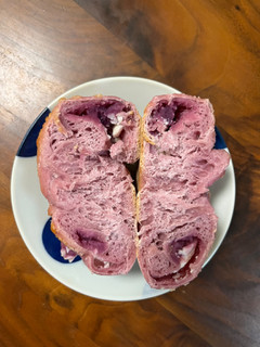 「maru bagel むらさきいもあんクリームチーズ 一個」のクチコミ画像 by ピンクのぷーさんさん
