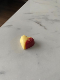 「不二家 ご褒美ハートチョコレート りんご三兄弟 箱35g」のクチコミ画像 by アマイノニガテさん