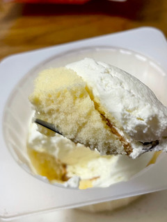 「ローソン Uchi Cafe’ 盛りすぎ！ プレミアムロールケーキ」のクチコミ画像 by ビールが一番さん