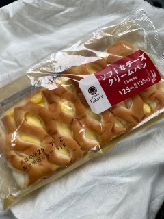 「ファミリーマート ファミマルBakery ソフトなチーズクリームパン」のクチコミ画像 by chan-manaさん