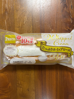 「Pasco たっぷりホイップロール ホイップクリーム10％増量 袋1個」のクチコミ画像 by ピンクのぷーさんさん