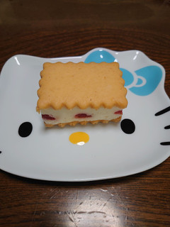 「ロピア クッキー3nd あまおう苺＆レアチーズ」のクチコミ画像 by ペリカさん