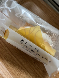 「ローソン Uchi Cafe’ ワンハンドなプレミアムロールケーキ」のクチコミ画像 by chan-manaさん