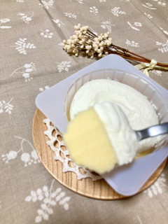 「ローソン Uchi Cafe’ 大盛り！プレミアムロールケーキ」のクチコミ画像 by COTORI cafeさん