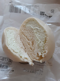 「セイコーマート 冷やしクリームパンずんだ 袋1個」のクチコミ画像 by もこもこもっちさん