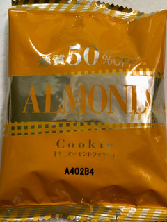 「森永製菓 アーモンドクッキー糖質50％オフ 箱24g×2」のクチコミ画像 by SANAさん
