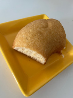 「ローソン 国産小麦のふわふわシフォンケーキ キャラメルバニラ」のクチコミ画像 by chan-manaさん