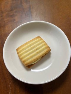 「森永製菓 森永のおいしいれん乳サンドクッキー 箱8個」のクチコミ画像 by ピンクのぷーさんさん