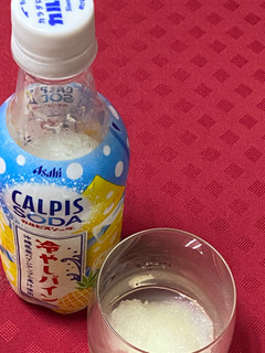 「アサヒ カルピスソーダ 冷やしパイン ペット450ml」のクチコミ画像 by おやつハンターさん