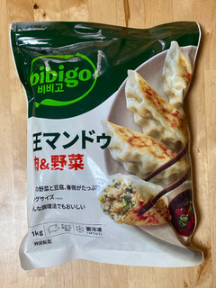 「CJ FOODS JAPAN bibigo 王マンドゥ 肉＆野菜 袋1kg」のクチコミ画像 by 踊る埴輪さん