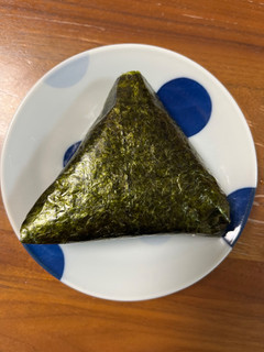 「ニューデイズ 手巻味付海苔たまごかけご飯風おにぎり」のクチコミ画像 by ピンクのぷーさんさん