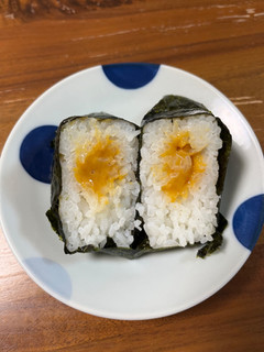 「ニューデイズ 手巻味付海苔たまごかけご飯風おにぎり」のクチコミ画像 by ピンクのぷーさんさん